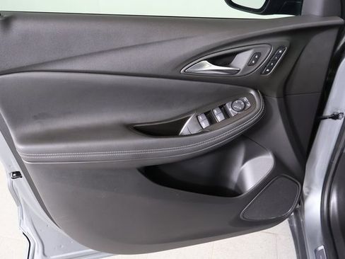 Used 2025 Buick Encore GX Avenir image 19