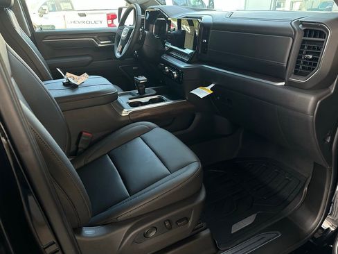New 2026 GMC Sierra 1500 SLT image 15