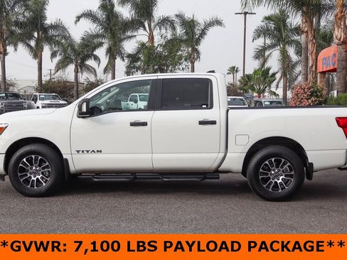 Used 2023 Nissan Titan SV w/ SV Convenience Package image 5