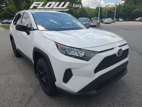Used 2022 Toyota RAV4 LE FWD image 30