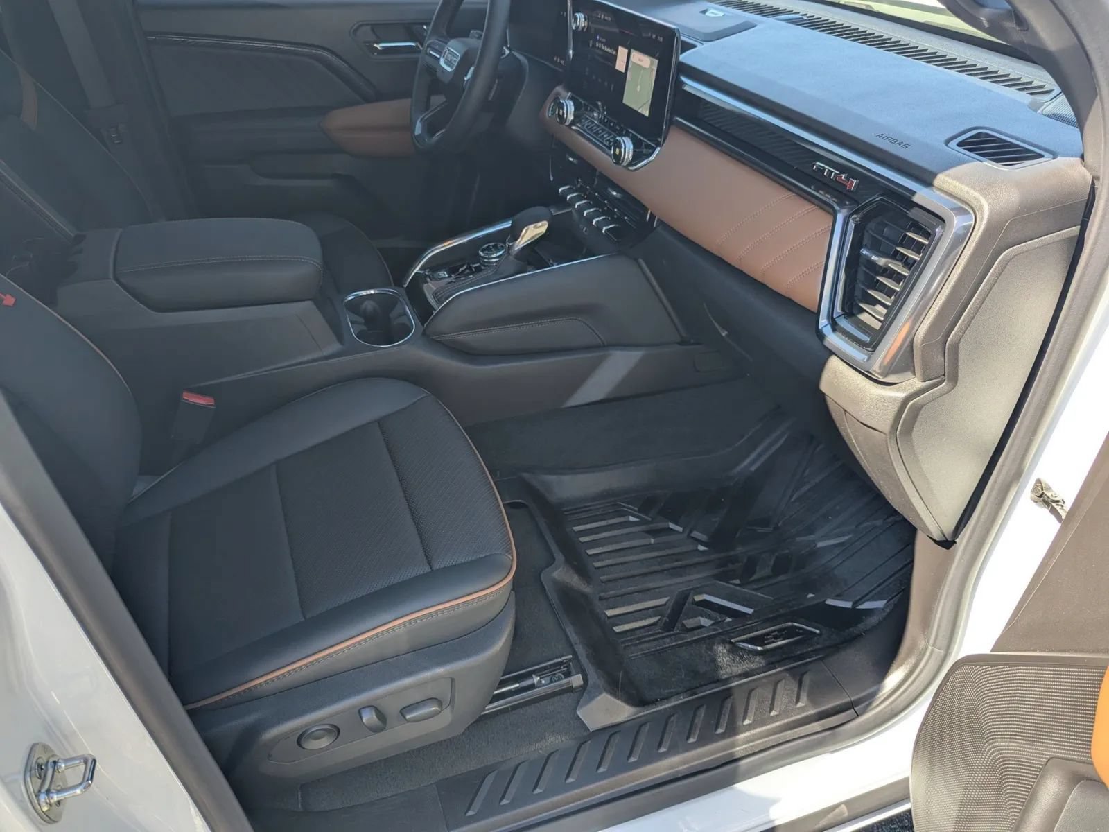 Used 2026 GMC Canyon AT4 w/ Technology Plus Package AWD/4WD image 12