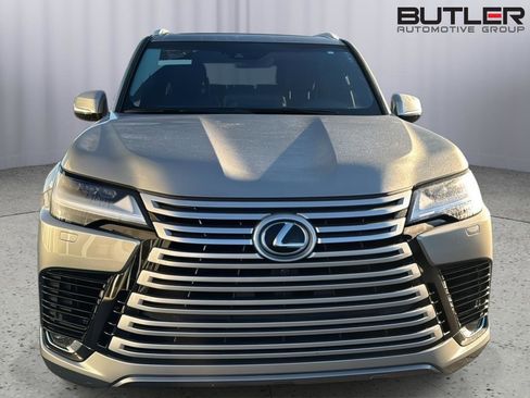 Used 2023 Lexus LX 600 4WD w/ Luxury Package image 7