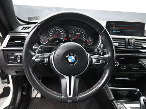 Used 2017 BMW M4 Convertible image 15