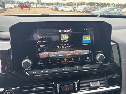 Used 2024 Nissan Pathfinder SV image 15