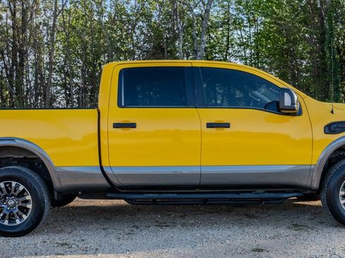 Used 2018 Nissan Titan PRO-4X image 6