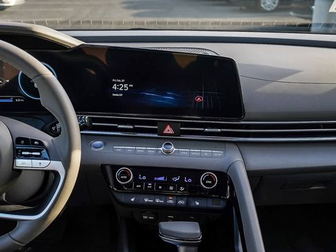 Certified 2025 Hyundai Elantra SEL image 16