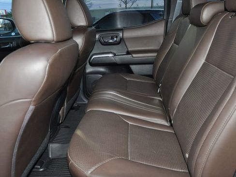 Used 2020 Toyota Tacoma Limited image 13