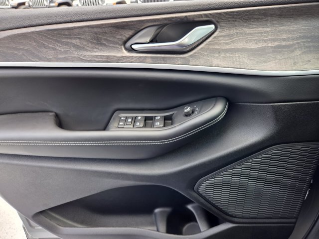 New 2027 Jeep Grand Cherokee Altitude RWD image 26