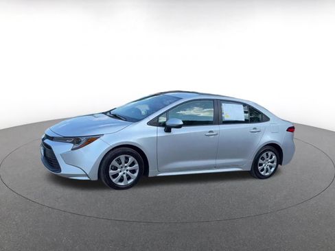 Used 2025 Toyota Corolla LE FWD image 8