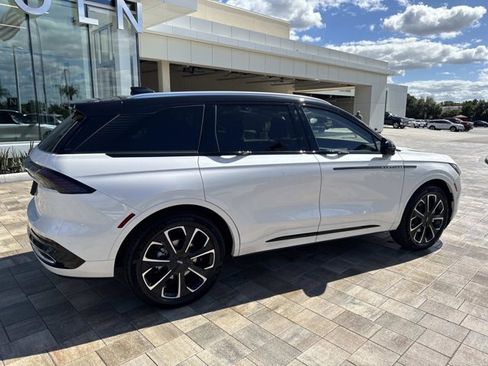 New 2026 Lincoln Nautilus Reserve image 2