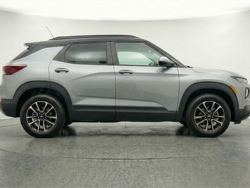 Used 2025 Chevrolet TrailBlazer LT image 11