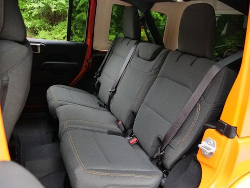 Used 2025 Jeep Wrangler Unlimited Sahara AWD/4WD image 21