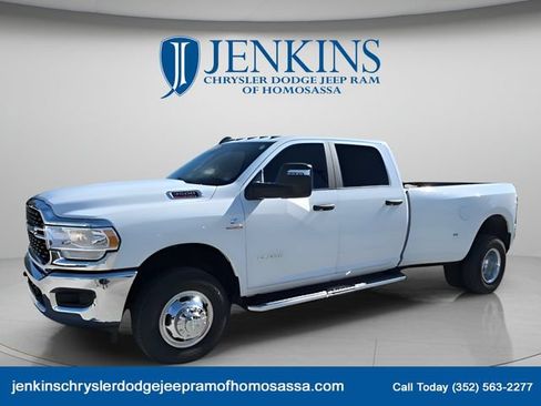 Used 2024 RAM 3500 Big Horn AWD/4WD image 9