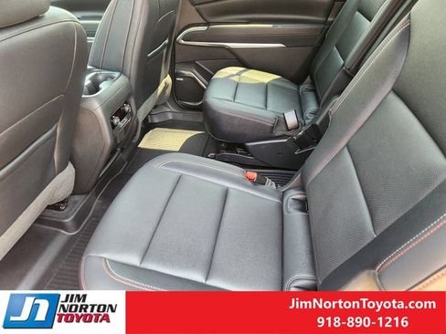 Used 2024 Chevrolet Traverse Z71 w/ Enhanced Driving Package AWD/4WD image 31