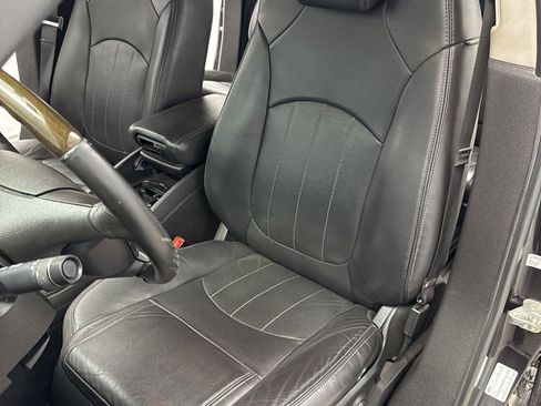 Used 2017 Buick Enclave Leather image 10
