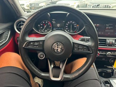 Used 2021 Alfa Romeo Giulia Sprint w/ Sun & Sound Package AWD/4WD image 12