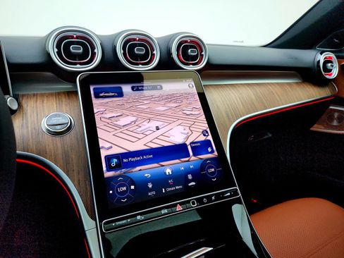 Used 2025 Mercedes-Benz C 300 Sedan image 19