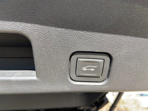 Used 2025 GMC Acadia Elevation image 54