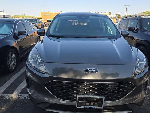 Used 2021 Ford Escape SE FWD image 3