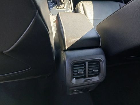 Used 2021 Volkswagen Tiguan SE w/ Panoramic Sunroof Package FWD image 28