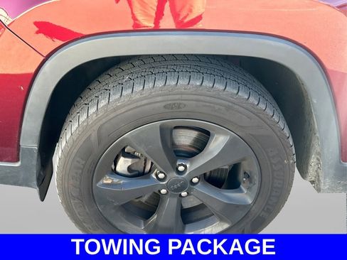 Used 2019 Jeep Cherokee Latitude Plus image 11