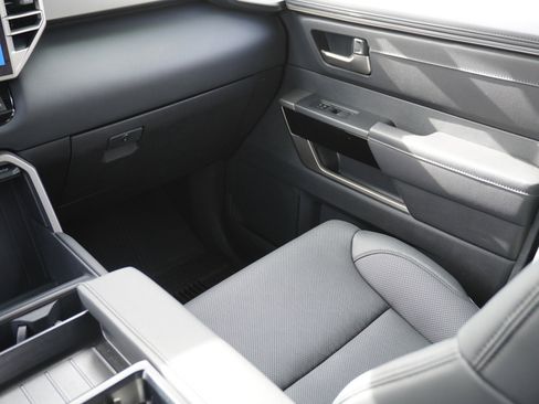 Used 2025 Toyota Tundra Limited image 19