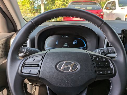 Used 2023 Hyundai Venue Limited FWD image 26