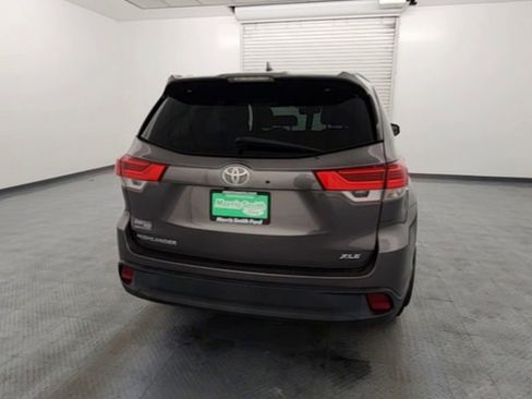 Used 2018 Toyota Highlander XLE image 7