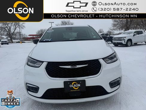 Used 2024 Chrysler Pacifica Touring-L image 8