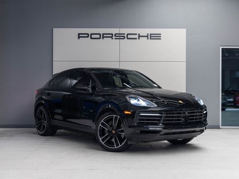 Certified 2023 Porsche Cayenne Platinum Edition image 9
