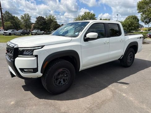 Used 2026 Nissan Frontier PRO-4X AWD/4WD image 8