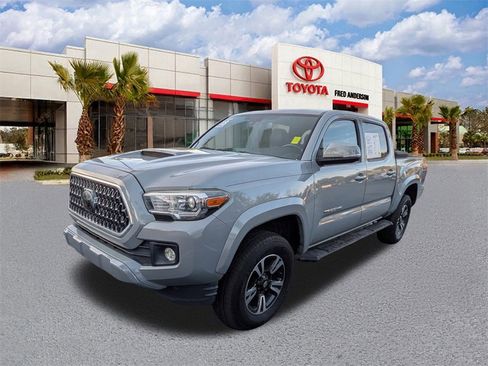 Used 2018 Toyota Tacoma TRD Sport image 9