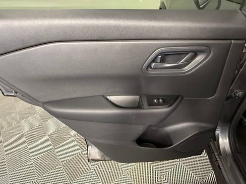 Used 2025 Nissan Rogue S AWD/4WD image 34