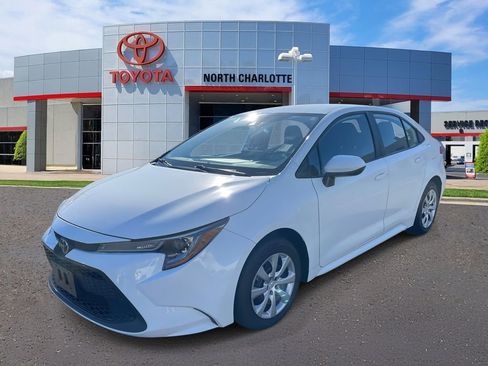 Used 2022 Toyota Corolla LE image 4
