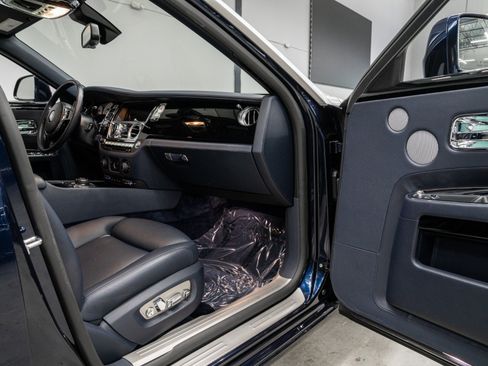 Used 2020 Rolls-Royce Ghost RWD image 29