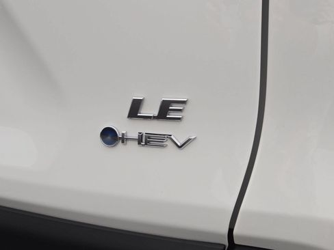Certified 2025 Toyota RAV4 LE AWD/4WD image 33