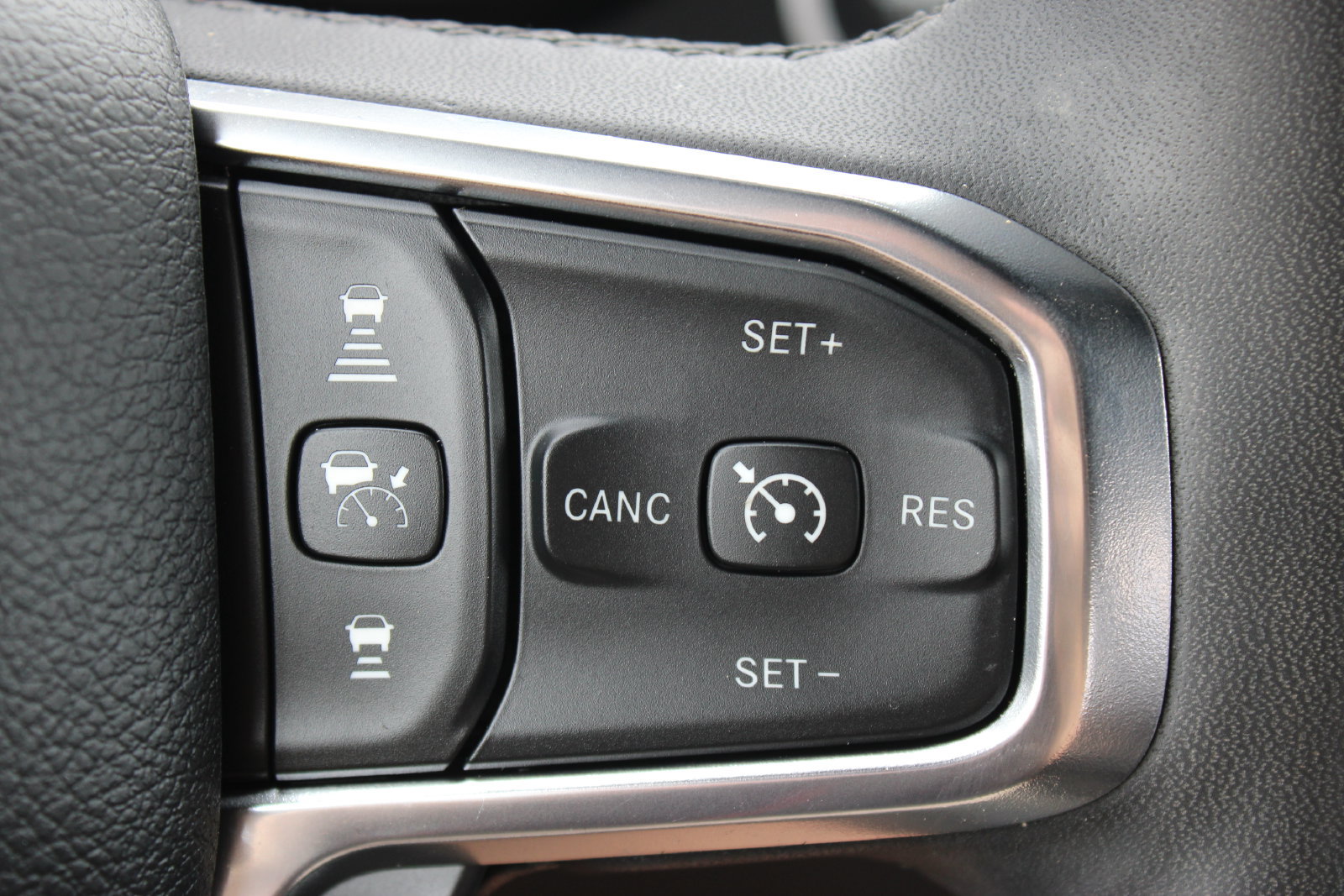 Used 2026 RAM 1500 Laramie AWD/4WD image 21