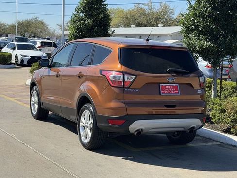 Used 2017 Ford Escape SE image 5