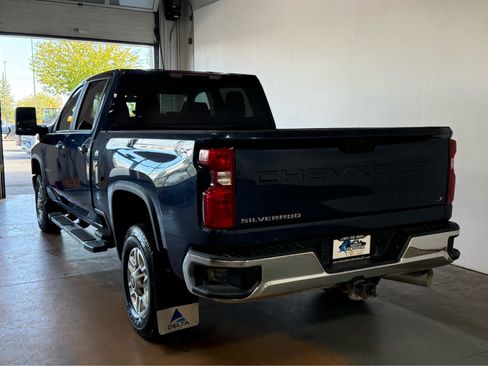 Used 2022 Chevrolet Silverado 2500 LT w/ Convenience Package AWD/4WD image 3