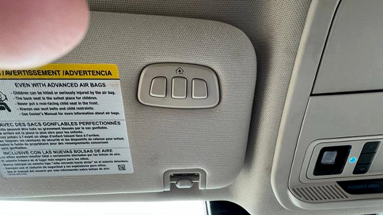 Used 2023 Ford Explorer Platinum w/ Technology Package AWD/4WD image 32