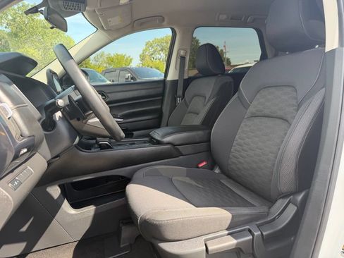 Used 2024 Nissan Pathfinder S FWD image 10