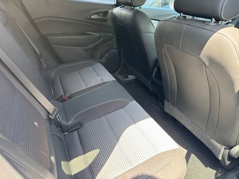 Used 2024 Chevrolet Trax LT w/ Sunroof Package FWD image 13