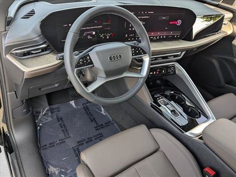 Used 2025 Audi Q5 Premium Plus w/ Premium Plus AWD/4WD image 3