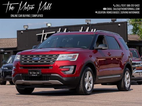 Used 2017 Ford Explorer XLT w/ Equipment Group 202A AWD/4WD image 1