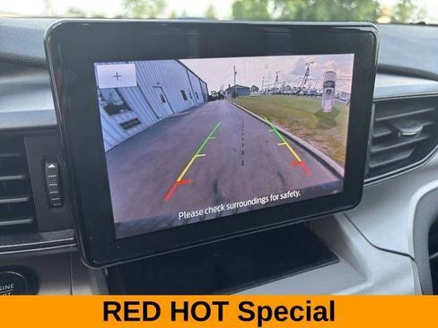 Used 2023 Ford Explorer XLT image 24