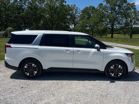Used 2026 Kia Carnival LXS FWD image 6
