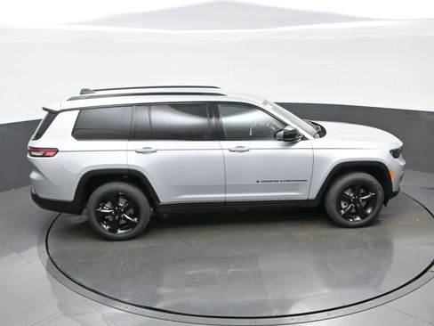 New 2025 Jeep Grand Cherokee L Limited w/ Black Appearance Package AWD/4WD image 24