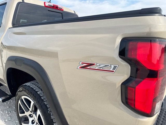Used 2024 Chevrolet Colorado Z71 w/ Z71 Convenience Package 2 AWD/4WD image 13