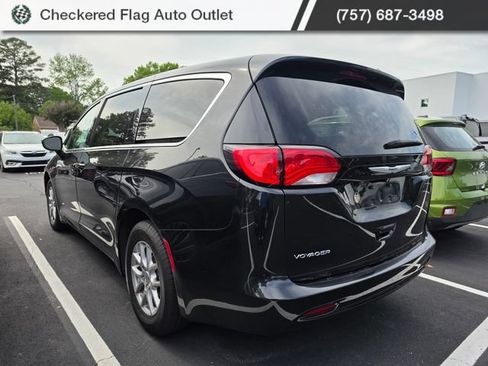 Used 2022 Chrysler Voyager LX FWD image 4