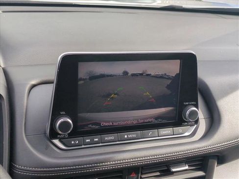 Used 2024 Nissan Rogue SV image 18